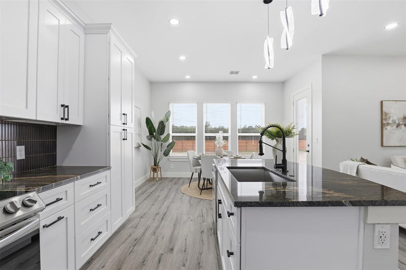 113 Los Robles RD, Elgin, TX 78621