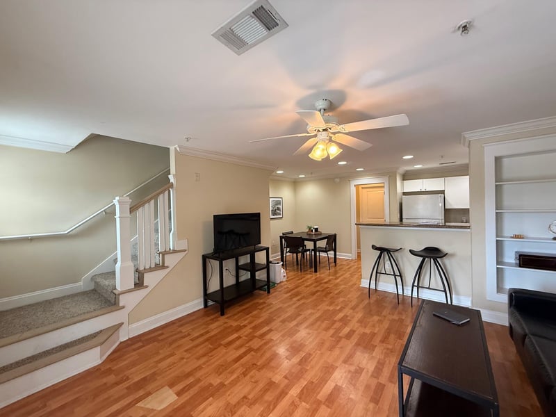 1725 Harvey Mitchell PKWY #1430, College Station, TX 77840