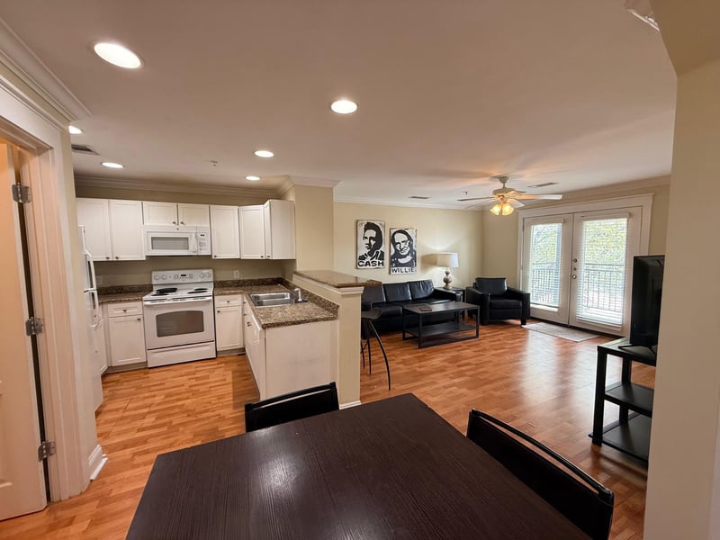 1725 Harvey Mitchell PKWY #1430, College Station, TX 77840