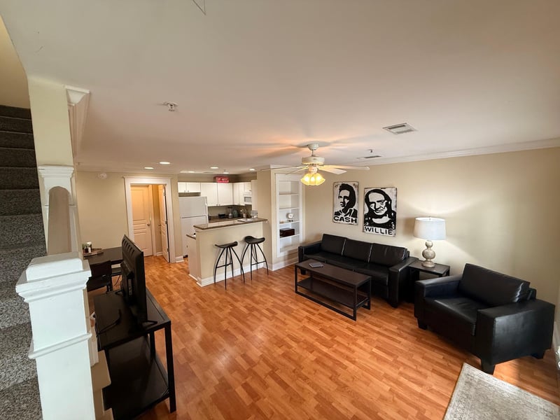 1725 Harvey Mitchell PKWY #1430, College Station, TX 77840