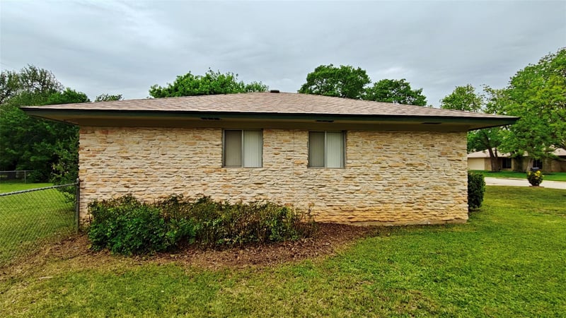 526 Dennis DR, Round Rock, TX 78664
