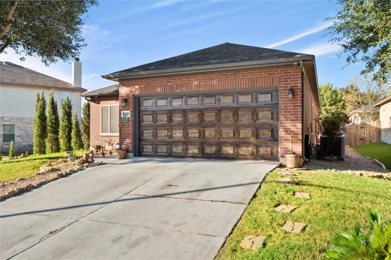 242 Coach DR, Buda, TX 78610