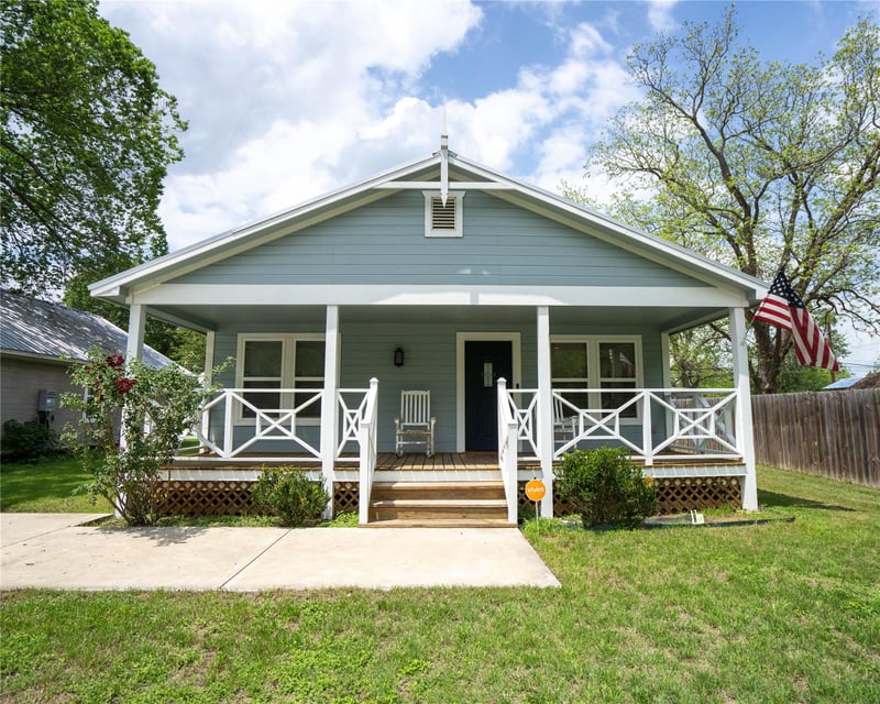 404 Rivers ST, Smithville, TX 78957