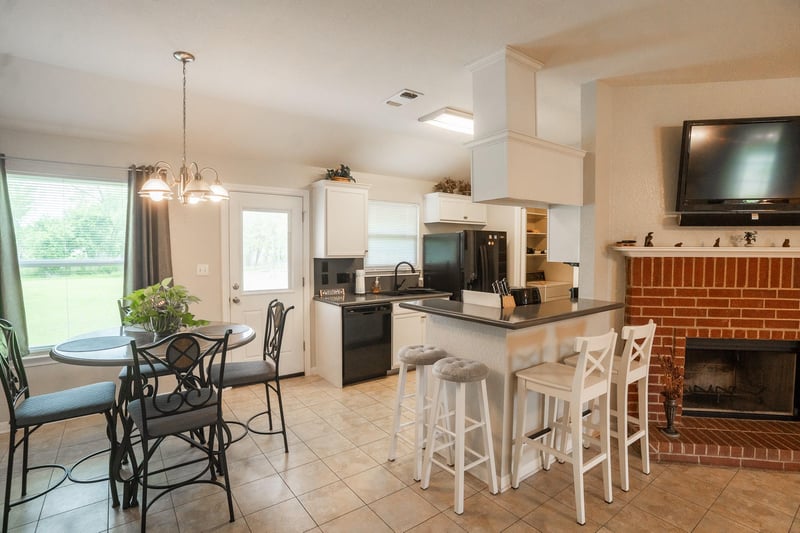 3209 Crystal CIR, Taylor, TX 76574