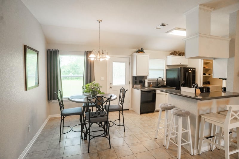 3209 Crystal CIR, Taylor, TX 76574