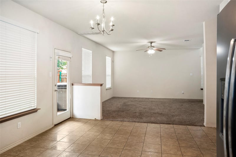 212 Foster LN, Jarrell, TX 76537