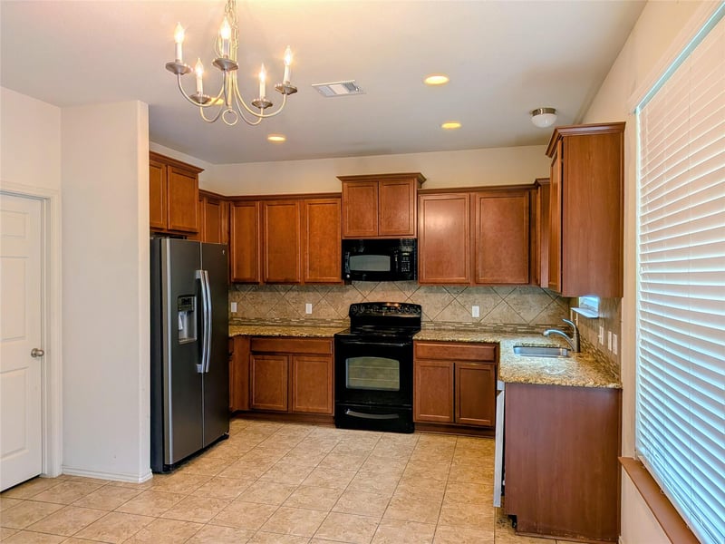 212 Foster LN, Jarrell, TX 76537