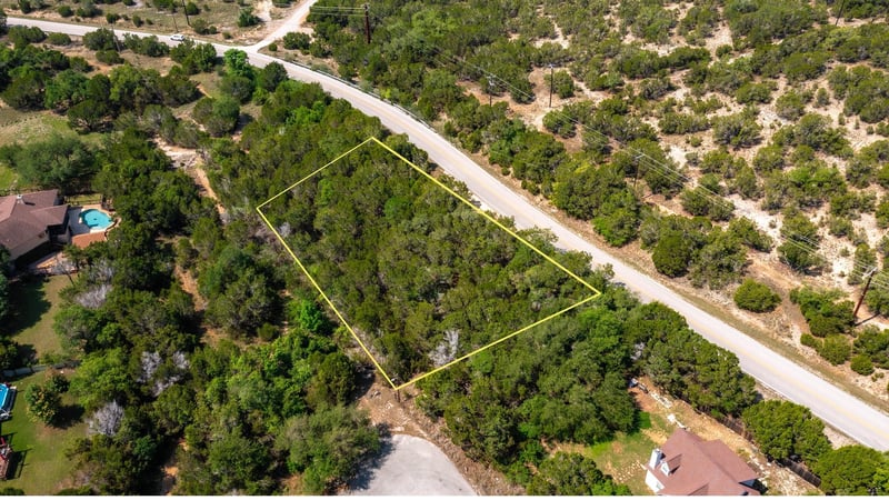 1306 Daviot DR, Spicewood, TX 78669