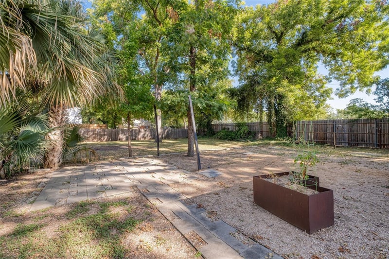 712 Nowotny LN, Austin, TX 78702