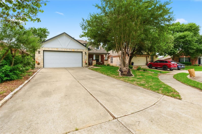 180 Mystic Shadow LN, Buda, TX 78610