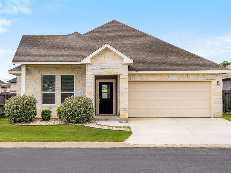 203 Winston DR, Fredericksburg, TX 78624