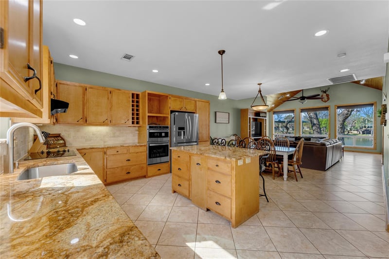 1108 S Lakeside DR, Burnet, TX 78611