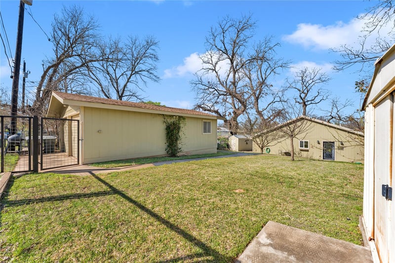 1108 S Lakeside DR, Burnet, TX 78611