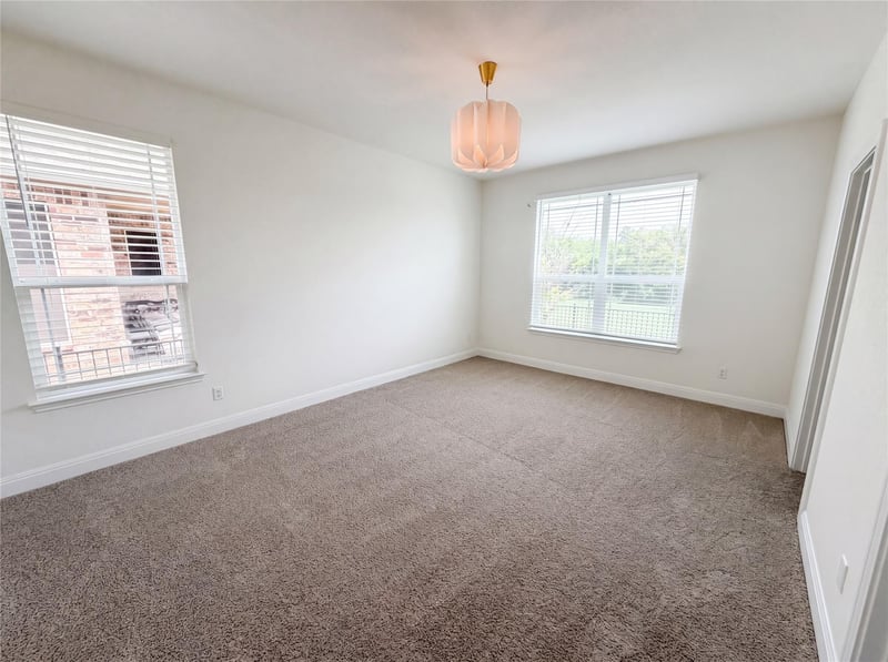 401 Fort William ST #33, Hutto, TX 78634