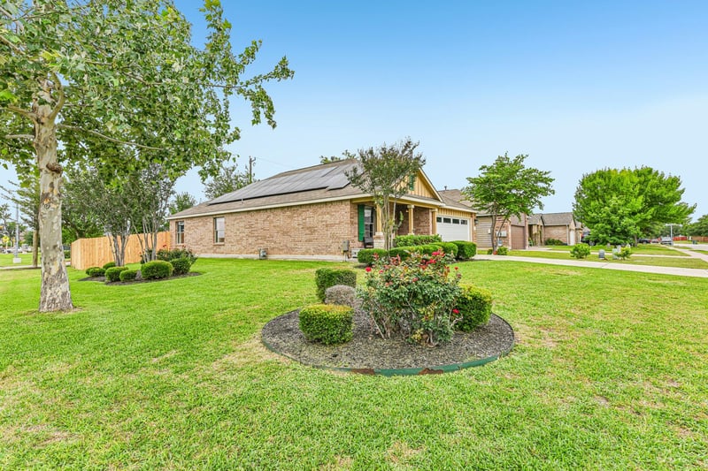 1520 Kothman DR, Hutto, TX 78634