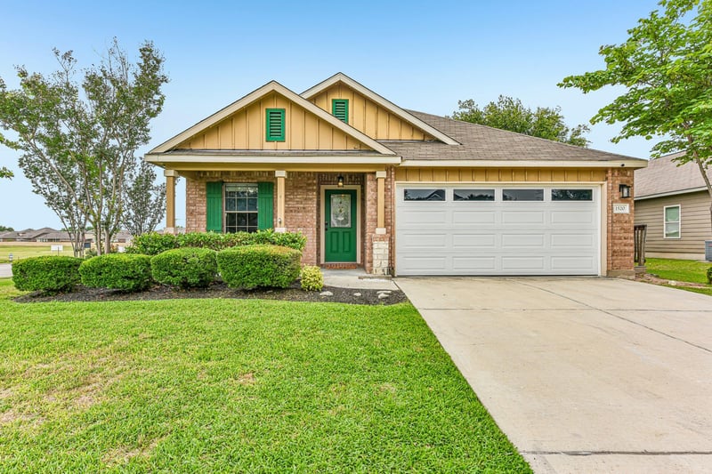 1520 Kothman DR, Hutto, TX 78634