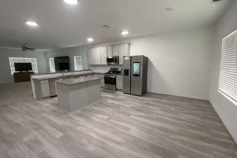 208 Eagle Lake DR, Hutto, TX 78634