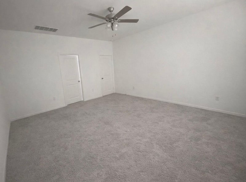 208 Eagle Lake DR, Hutto, TX 78634