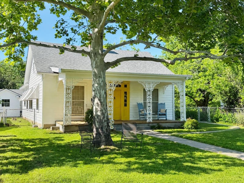 706 11th ST, Taylor, TX 76574