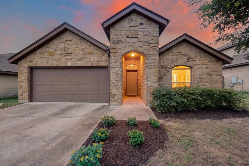499 Eagle Brook LN, Buda, TX 78610