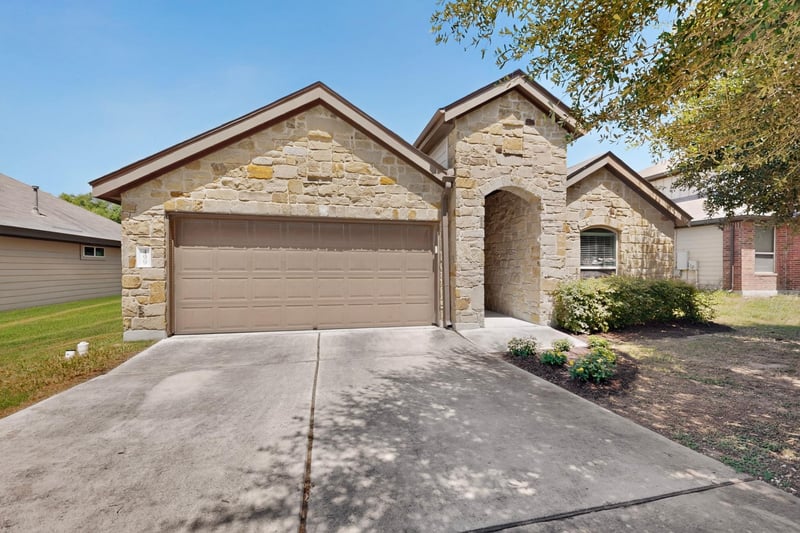 499 Eagle Brook LN, Buda, TX 78610