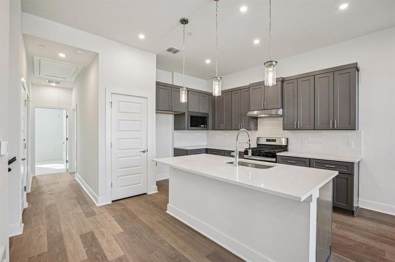 200 56th ST #8102, Austin, TX 78751