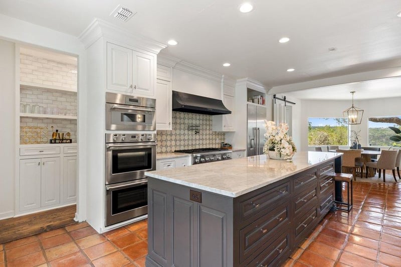 716 Commons Ford RD, Austin, TX 78733