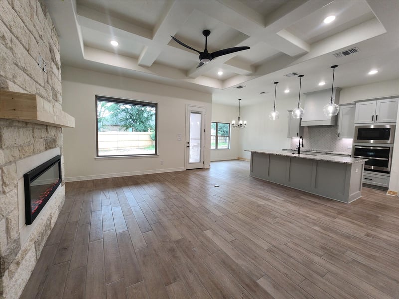 813 Golden Eagle CV, Salado, TX 76571