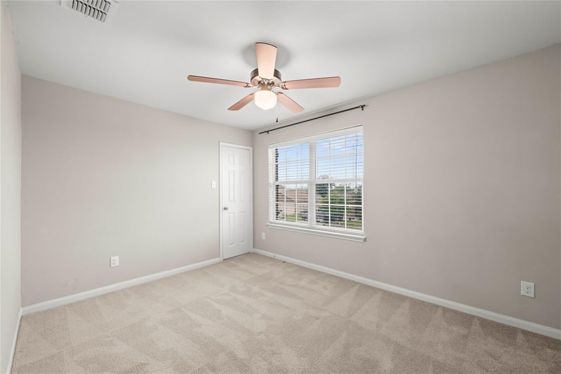 105 J E Brown LN, Jarrell, TX 76537