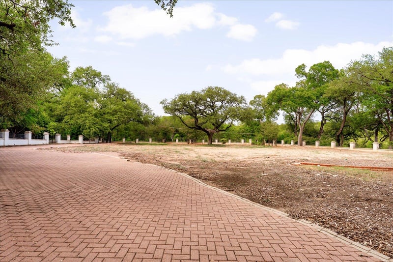 3917 Balcones DR, Austin, TX 78731