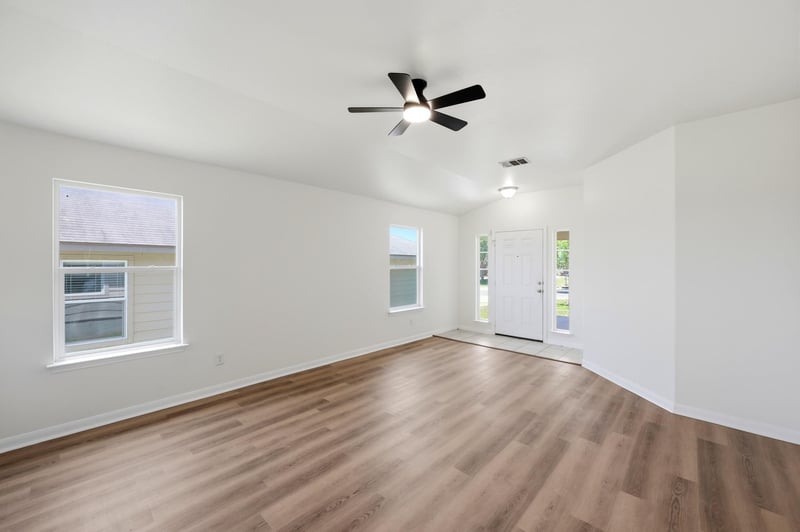 209 Hoya LN, San Marcos, TX 78666