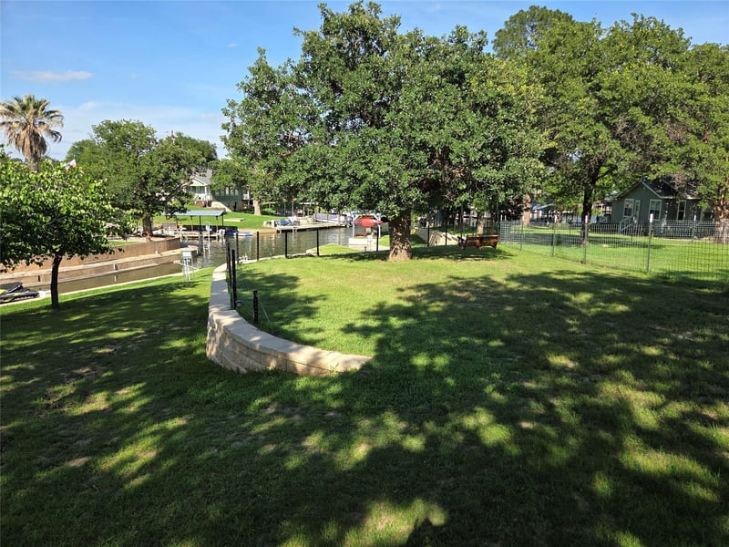 203 W Lakeshore DR, Sunrise Beach, TX 78643