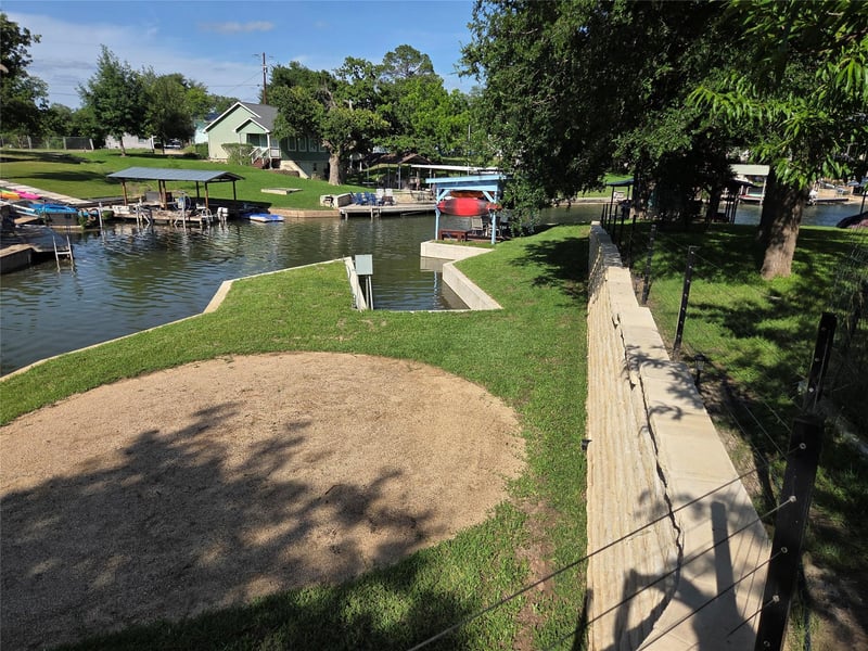 203 W Lakeshore DR, Sunrise Beach, TX 78643
