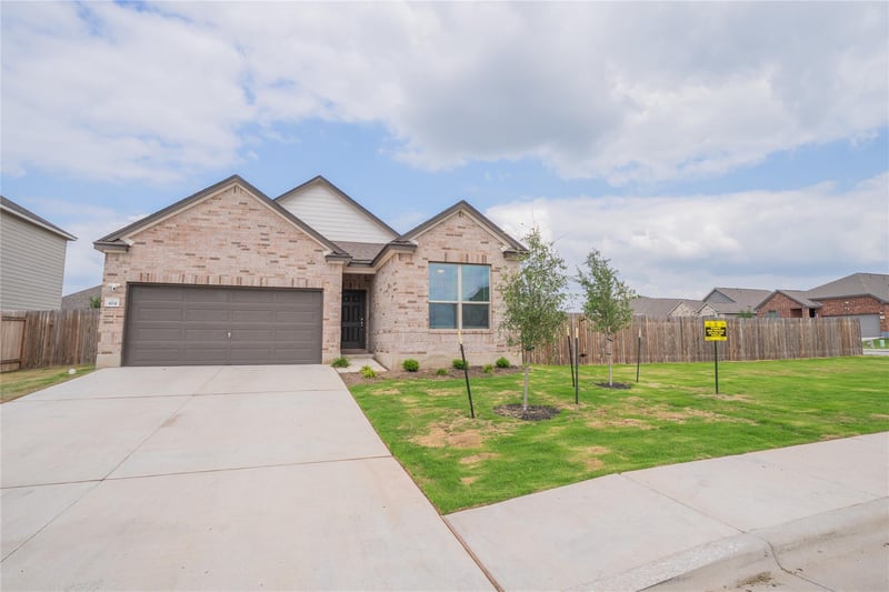 304 Summit DR, Lockhart, TX 78644
