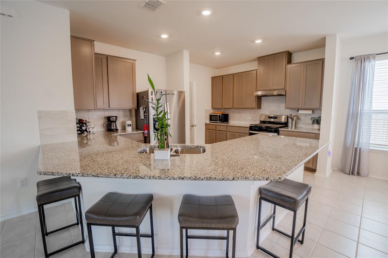 304 Summit DR, Lockhart, TX 78644