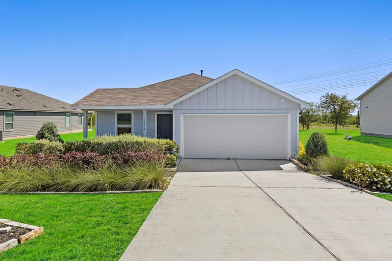 13216 Eastland DR, Mustang Ridge, TX 78610