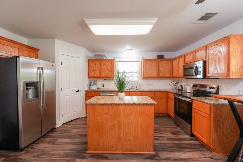 201 Eggleston ST, Manor, TX 78653
