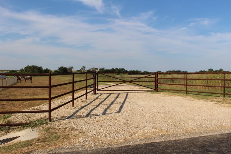 700 County Road 330 RD, Granger, TX 76530