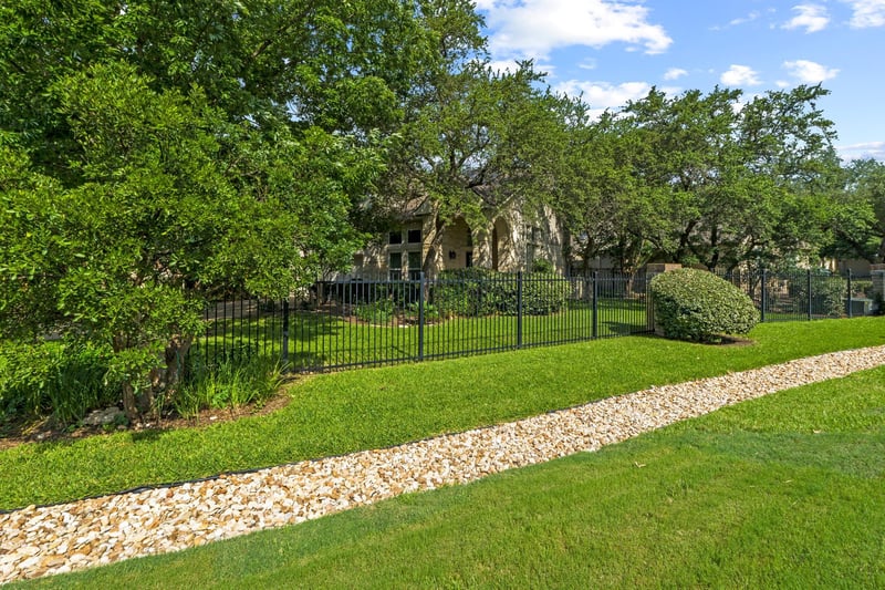 2 Muirfield Greens LN, Lakeway, TX 78738