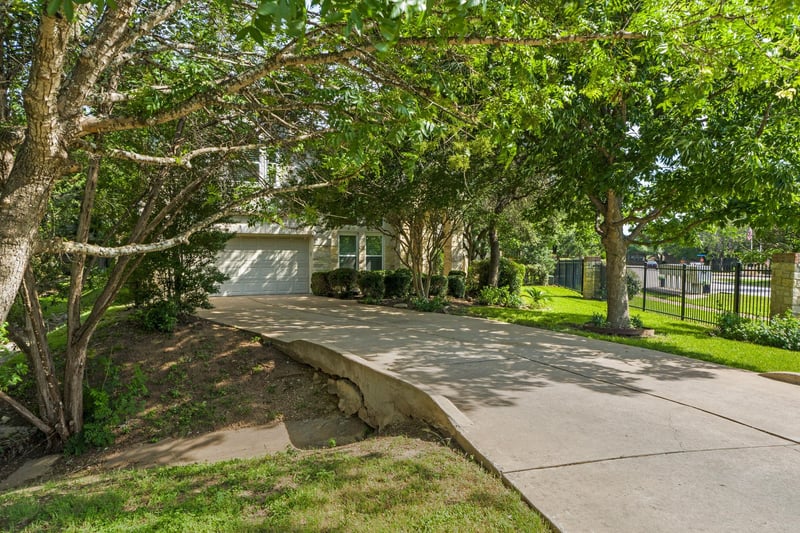 2 Muirfield Greens LN, Lakeway, TX 78738