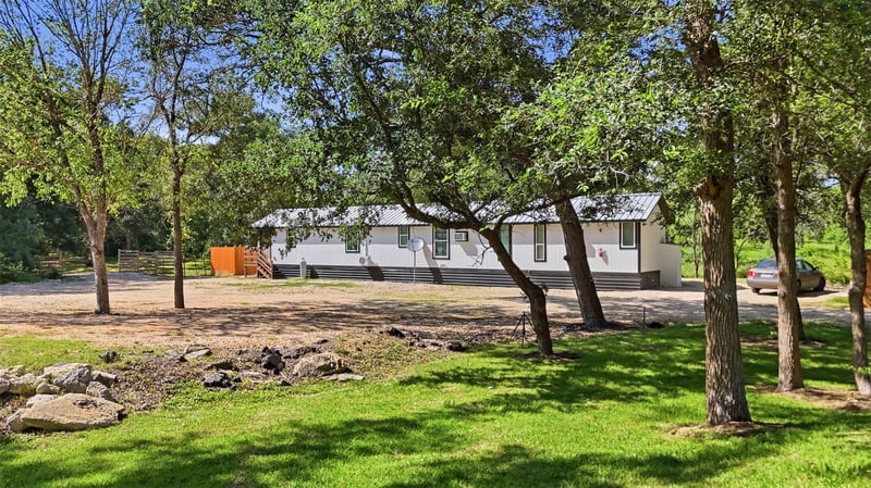 2540 Fm 20 , Red Rock, TX 78662