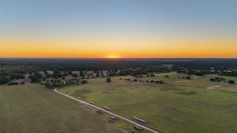 245 Country LN, Mcdade, TX 78650