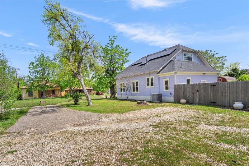 901 Kimbro ST, Taylor, TX 76574
