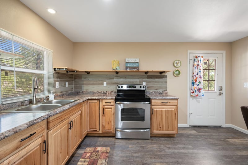 6925 White Hills LN, Marble Falls, TX 78654