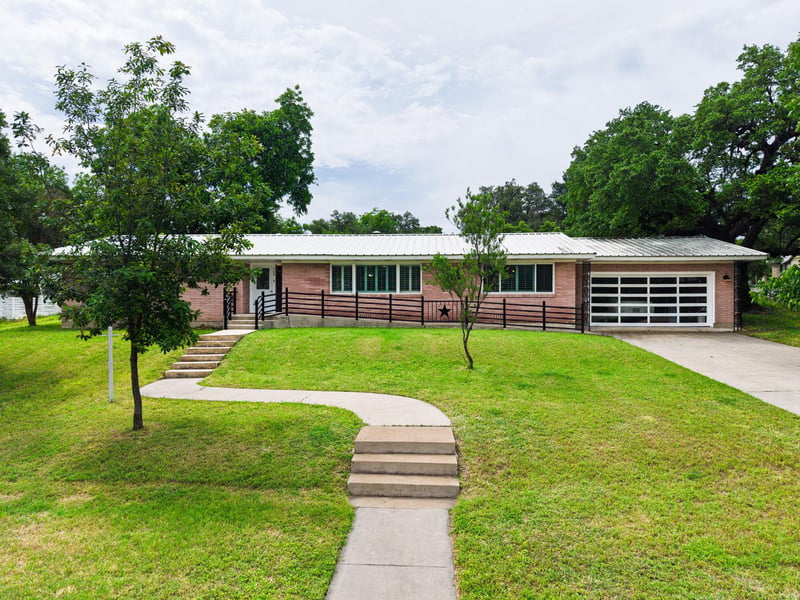 708 W North Ave, Lampasas, TX 76550