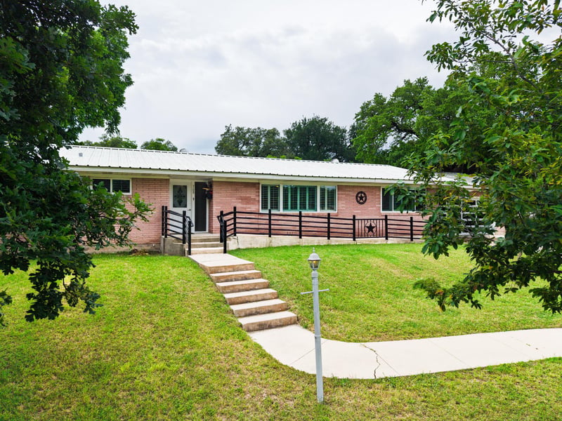 708 W North Ave, Lampasas, TX 76550