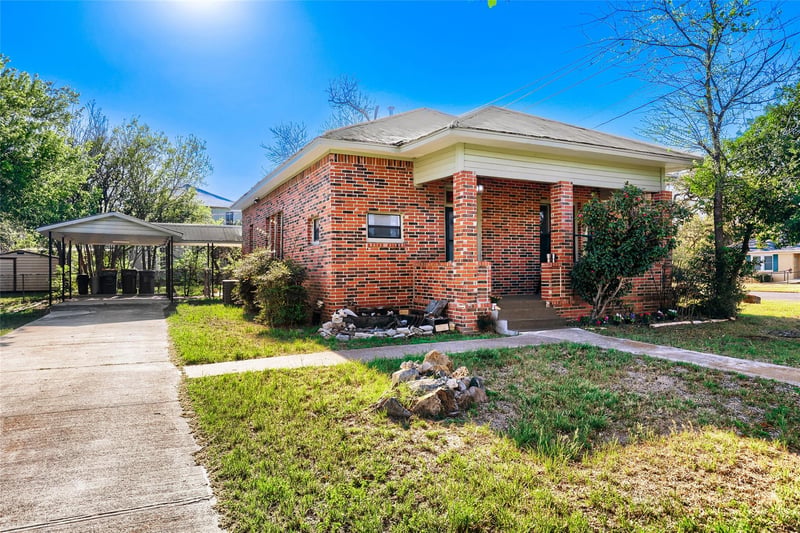 208 Avenue B, Elgin, TX 78621