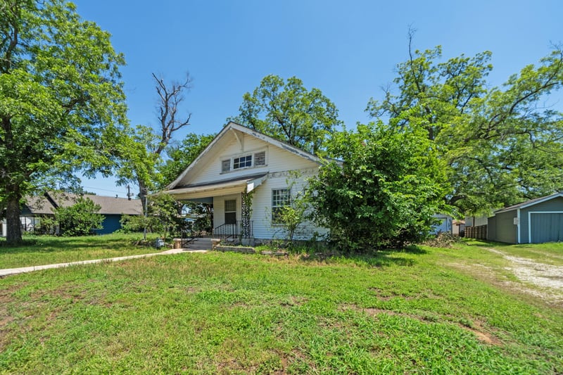 619 Bell Ave, Rockdale, TX 76567