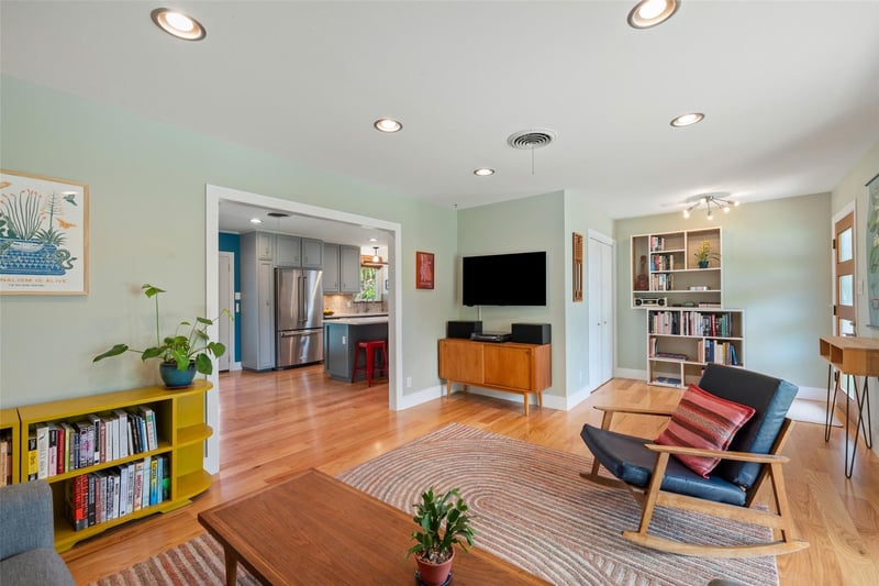 102 Crestland DR, Austin, TX 78752