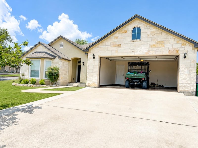 3800 Annapolis CV, Lago Vista, TX 78645